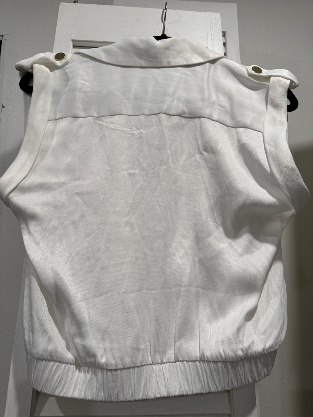 Studio F White Sleeveless Pleated V-Neck Blouse - Picture 6 of 9